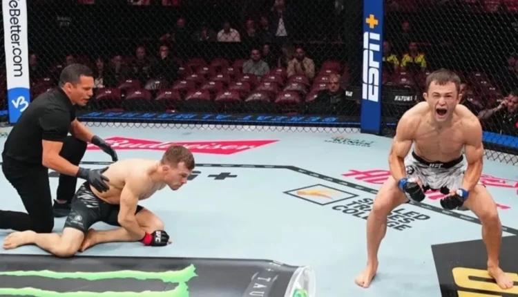 UFC: Бекзат Алмахан қарсыласын 64 секундта нокаутқа түсірді